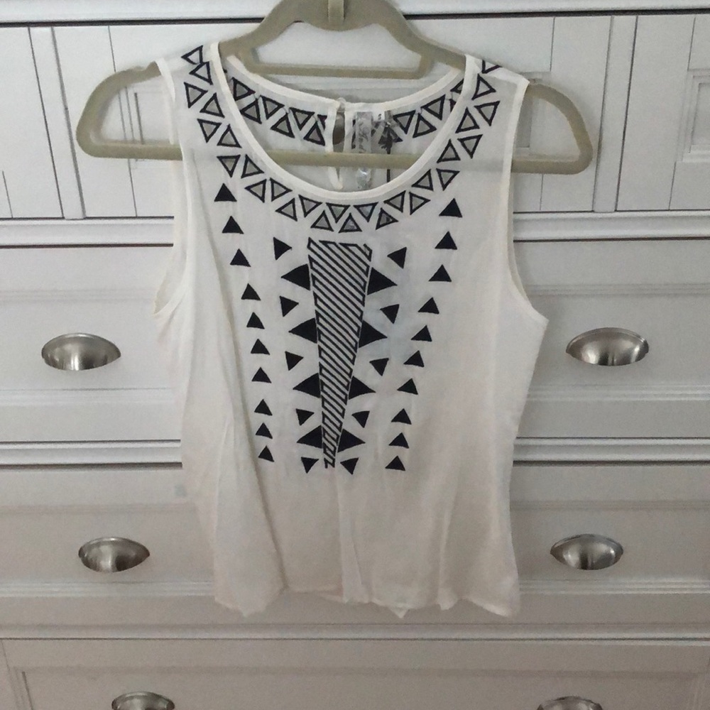 New W/tags white tank blouse with triangle design
